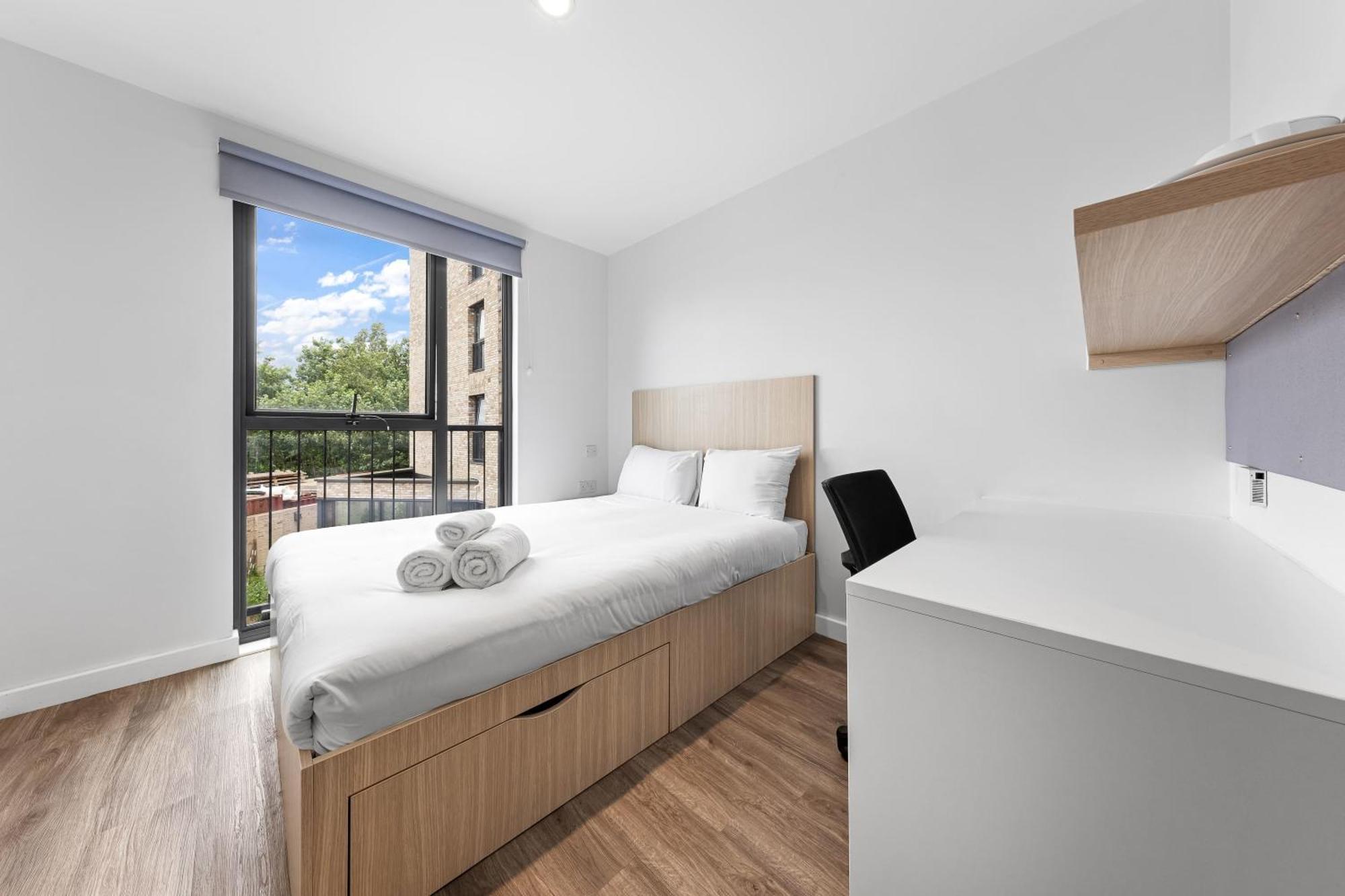 Spacious Double Bed In Lewisham Well Connected Londra